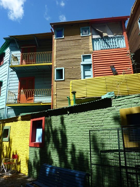 This picture shows some colourful old buildings in Buenos Aires, La Boca.